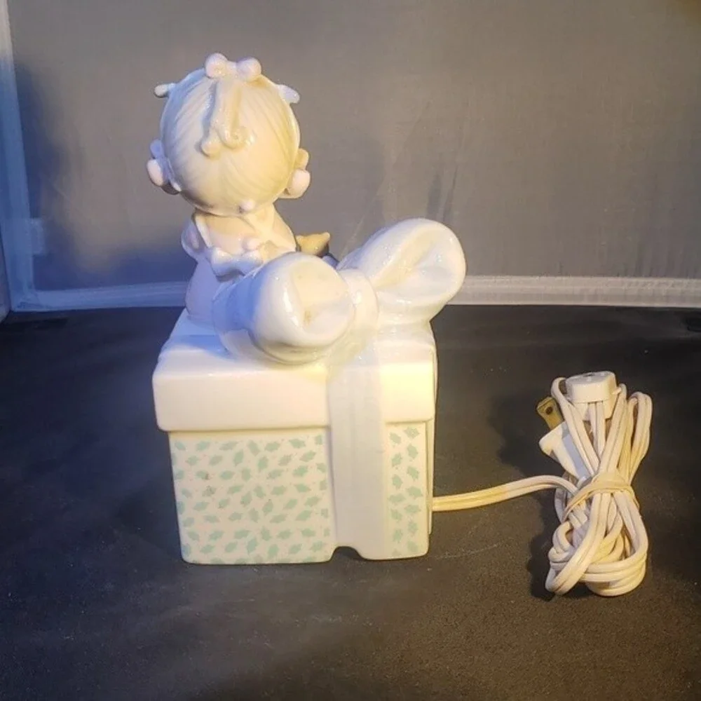 Vintage 1991 Precious Moments Enesco Christmas Night Light Girl Gift Box